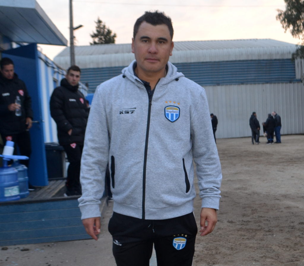 PEDRO RIVERA TECNICO DE LA SUB 19 DE MAGALLANES 1