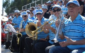 LA HINCHADA DE MAGALLANES CON LOS JUGADORES EN EL ESTADIO 3