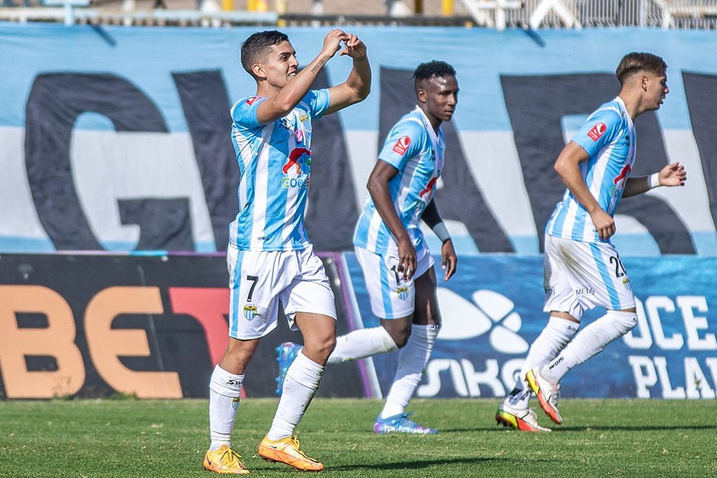 JULIAN ALFARO, UNA REALIDAD EN MAGALLANES 10