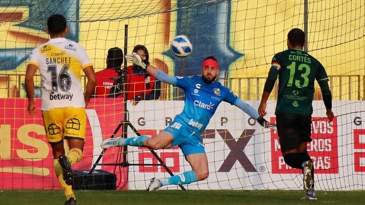 MAGALLANES SE LLENA DE GLORIA Y BUEN FUTBOL GANANDO A EVERTON 2X1 EN VIÑA 10