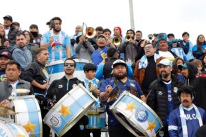 LA HINCHADA DE MAGALLANES CREE EN SU EQUIPO 6