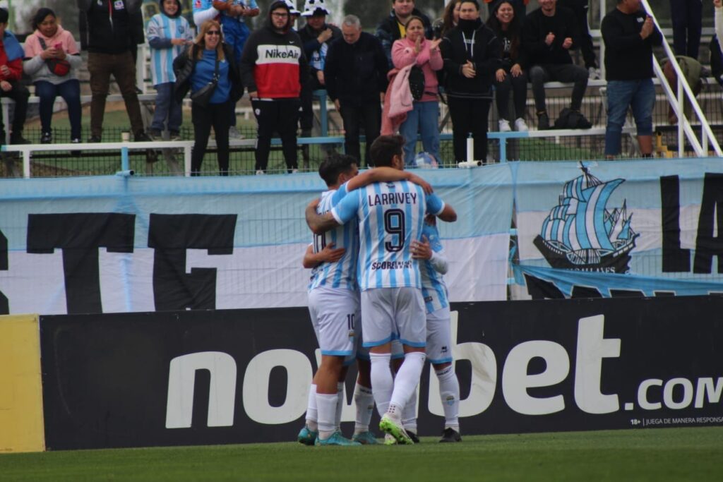 UN MAGALLANES CON GRAN ACTITUD LO GANA 2X0 A PALESTINO Y SALE DEL FONDO 4