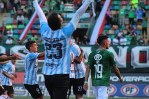 MAGALLANES ALARGA LA ESPERANZA GANANDO AL AUDAX 2X0 3