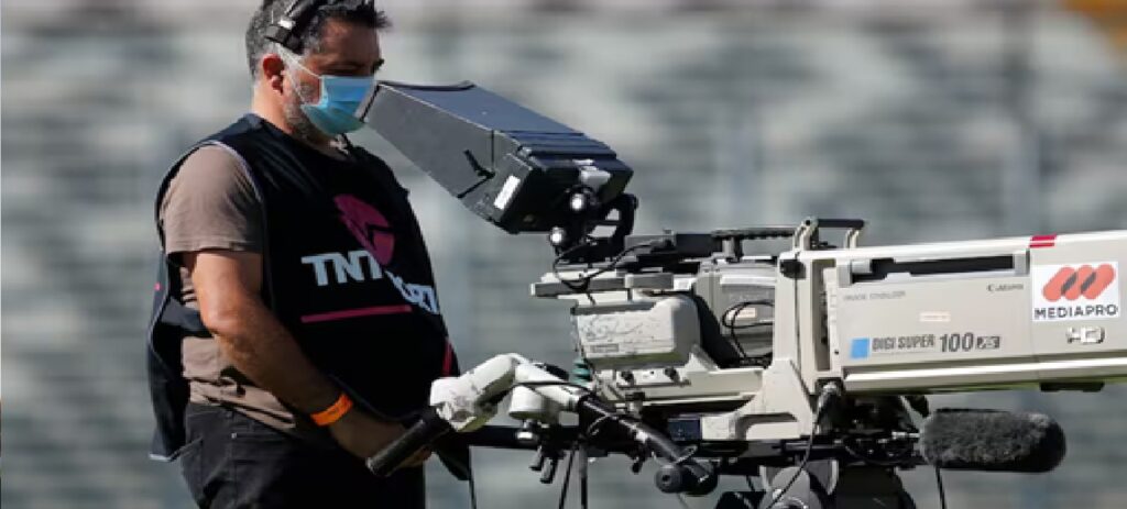 ¿El fútbol chileno por Netflix? Plataforma adquiere al propietario de TNT Sports por US$ 82.700 millones 5
